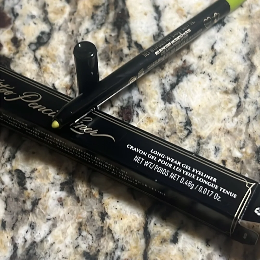 💕🌙KVD Radium Green Tattoo Pencil Liner